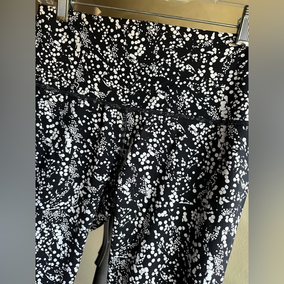Lululemon leggings size 6 - Picture 2 of 5